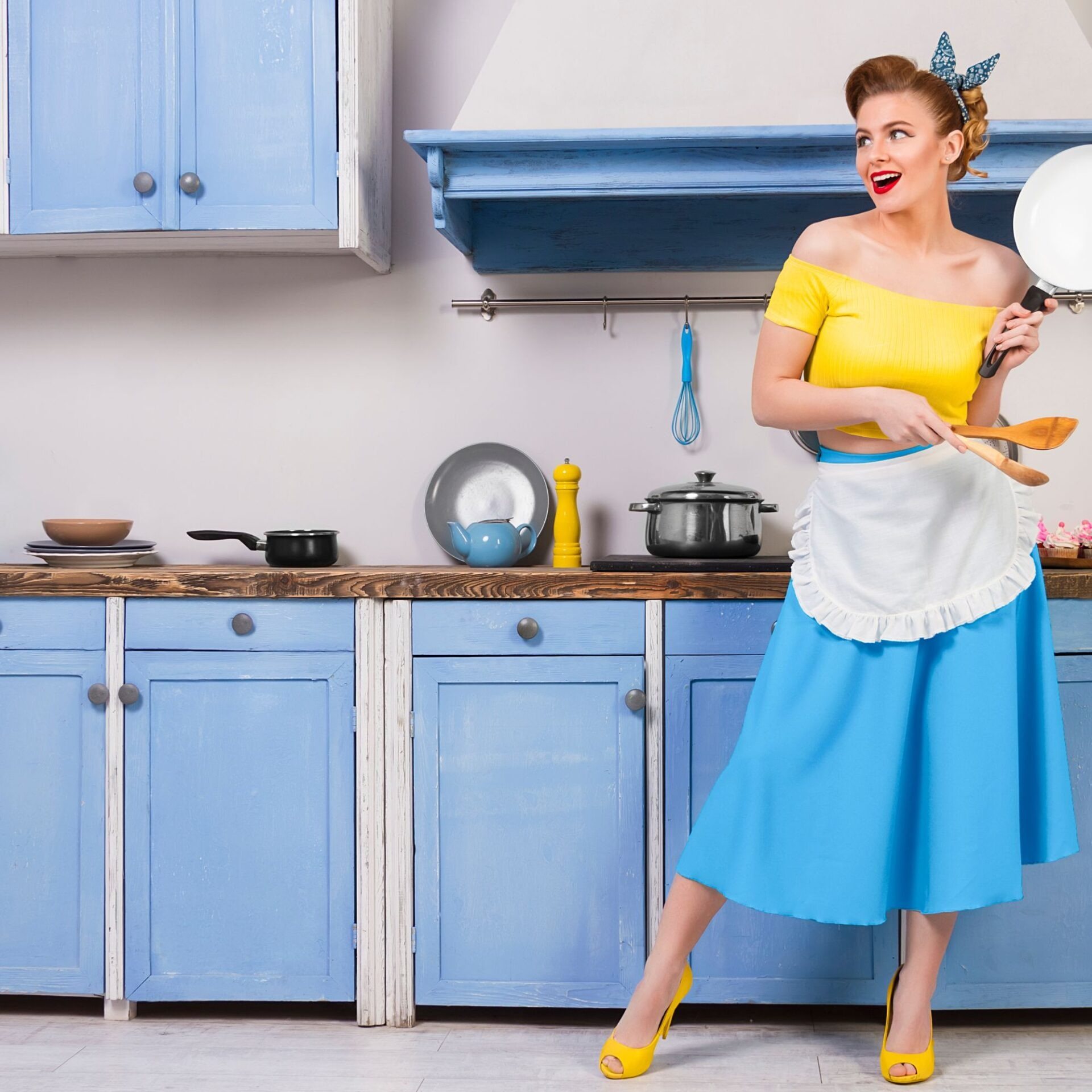 1950s housewife retro kitchen cleaning in Broadbeach, Gold Coast. The Old School Cleaning Co.